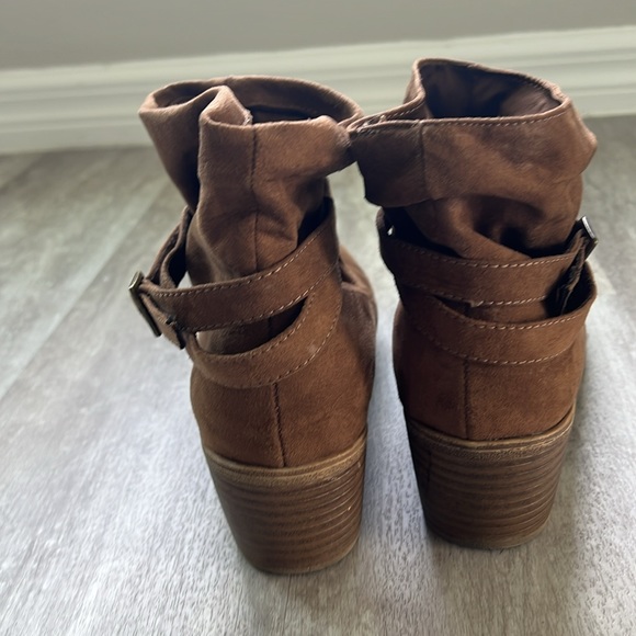 American Eagle pull on faux suede ankle booties - Picture 4 of 7